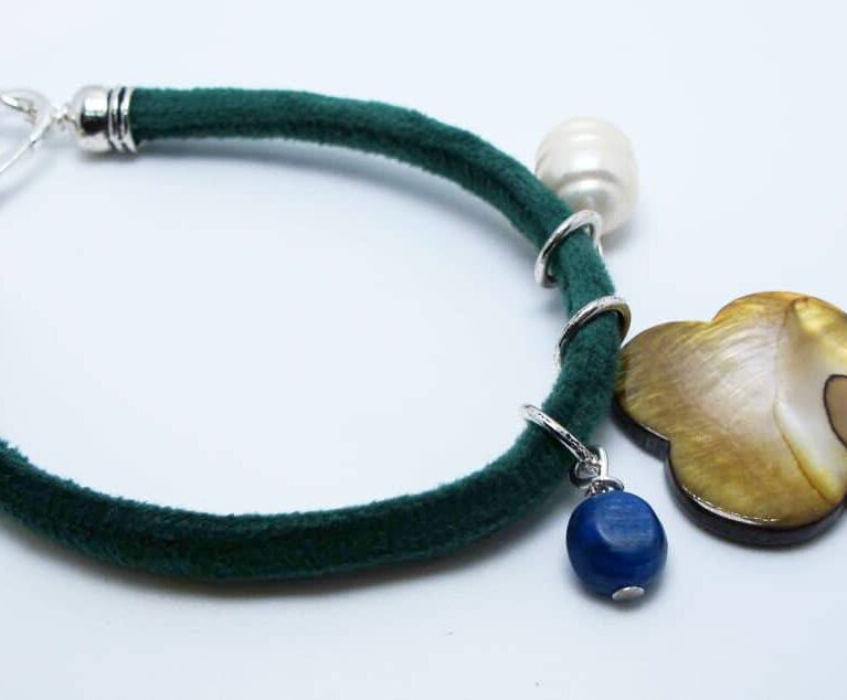Green velvet bracelet with baroque pearl, kyanite and mother of pearl
