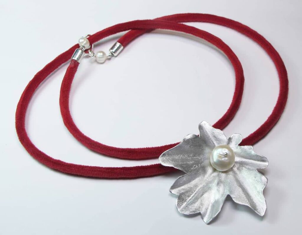 Red velvet necklace with aluminum leaf and baroque pearl