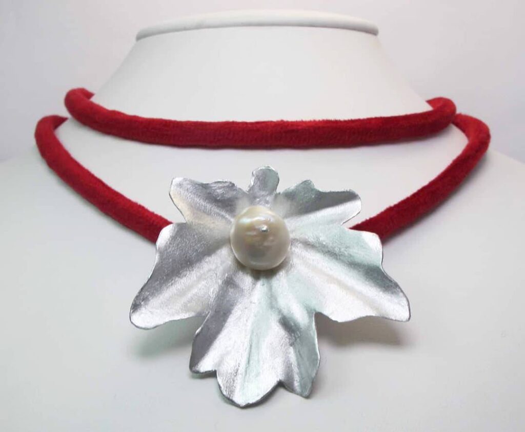 Red velvet necklace with aluminum leaf and baroque pearl