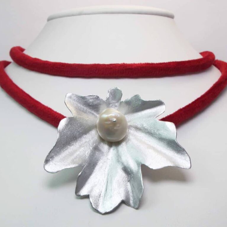 Red velvet necklace with aluminum leaf and baroque pearl