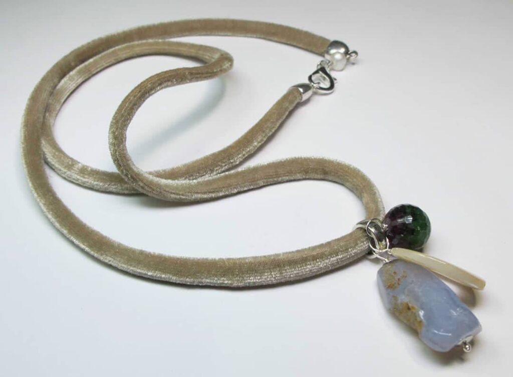 Velvet necklace with rough chalcedony, Tahiti mother of pearl and rubyzoisite