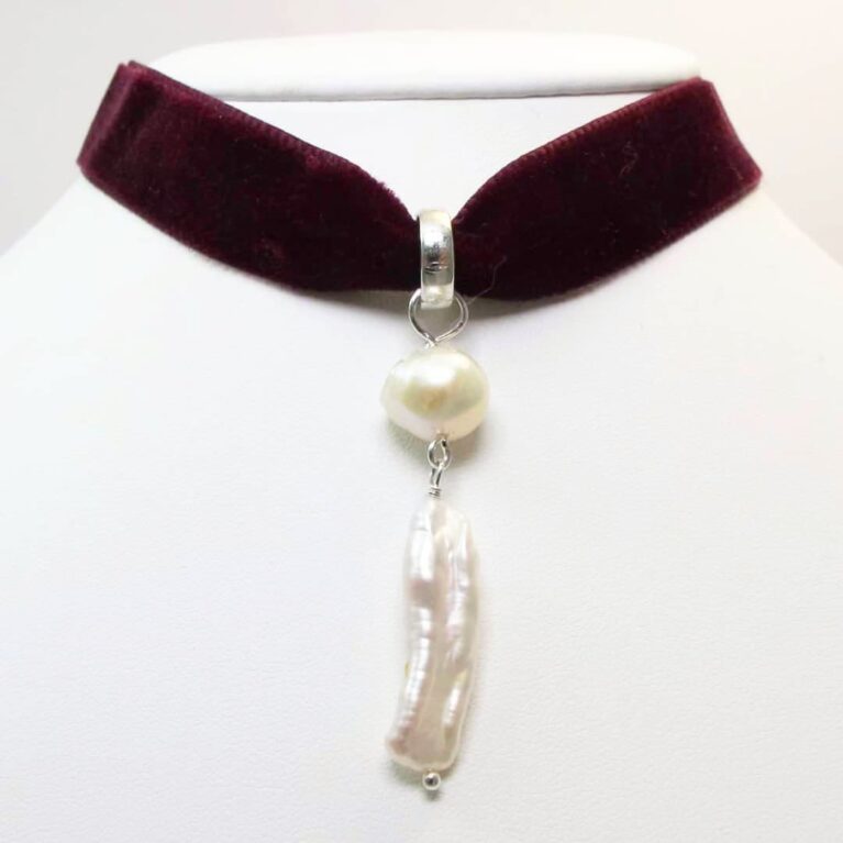 Burgundy velvet chocker with two keshi pearls