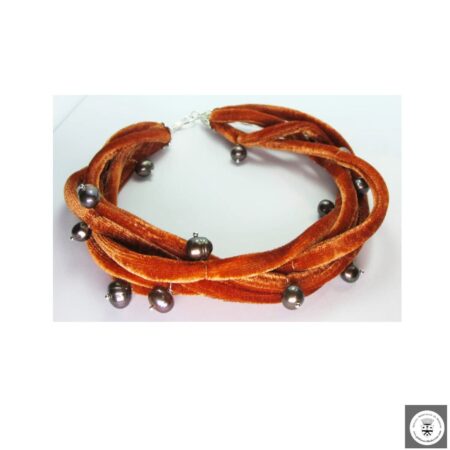 Collana multifilo in velluto color ruggine e perle grigie