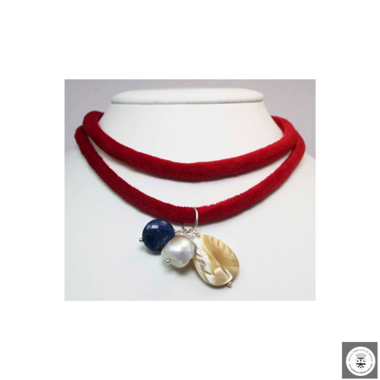 Collana in velluto rosso con lapislazzulo, madreperla Tahiti e perla barocca