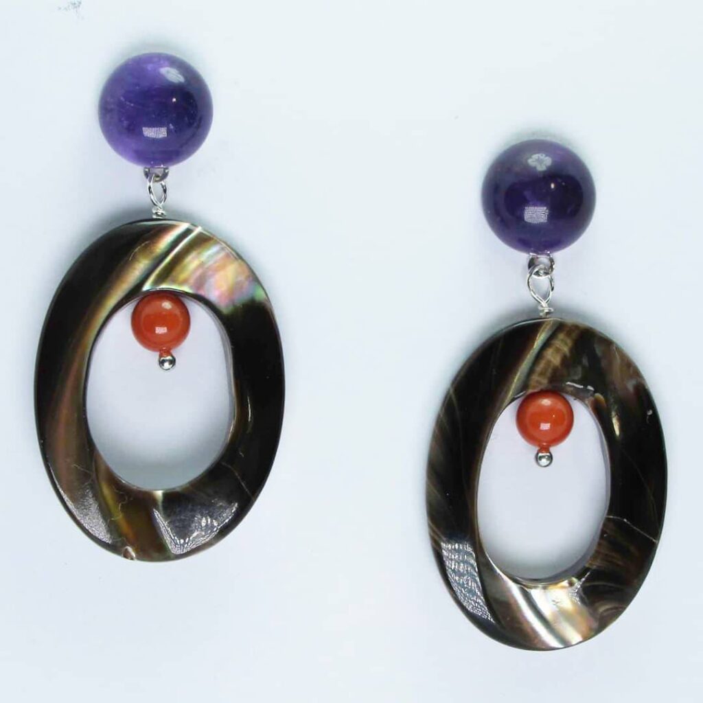 Earrings with cabochon amethyst, Tahiti mother of pearl and red coral