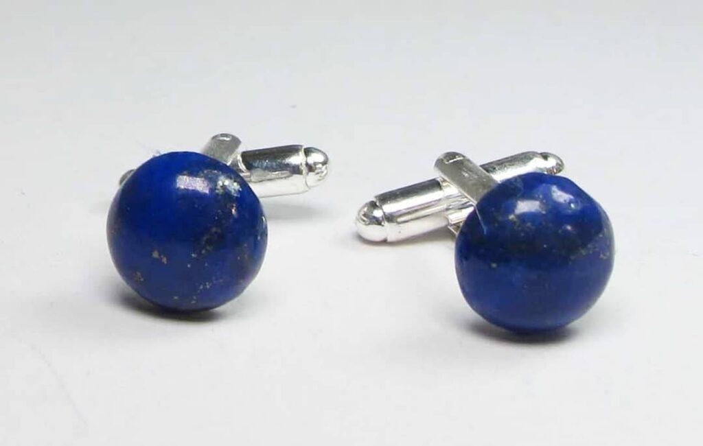 Cufflinks with cabochon lapis lazuli