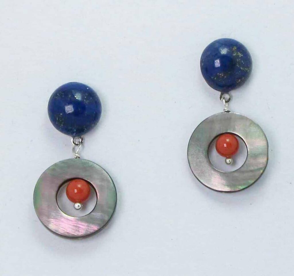 Earrings with cabochon lapis lazuli, Tahiti mother of pearl and red coral