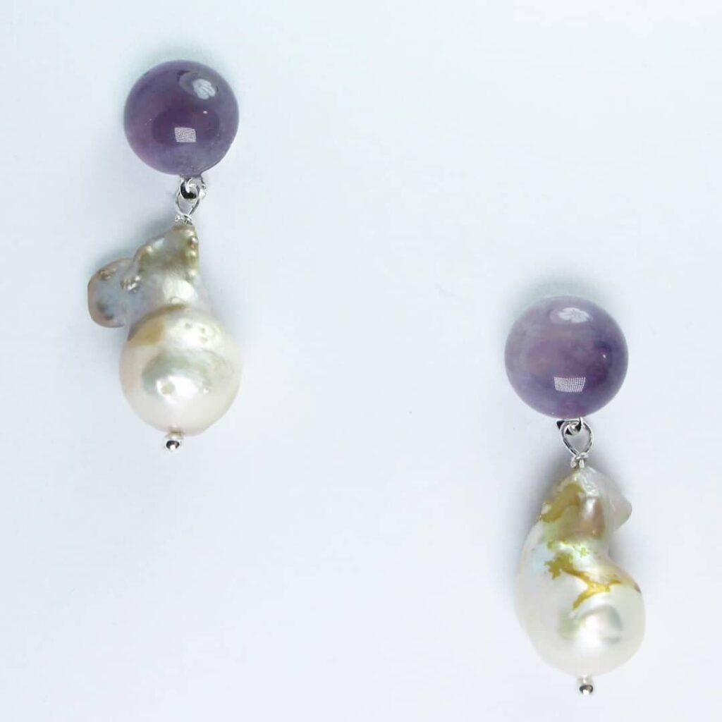 Earrings with cabochon amethyst and baroque pearls