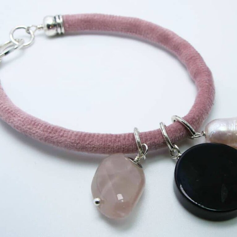 Velvet bracelet with baroque pearls, pink quartz and onyx