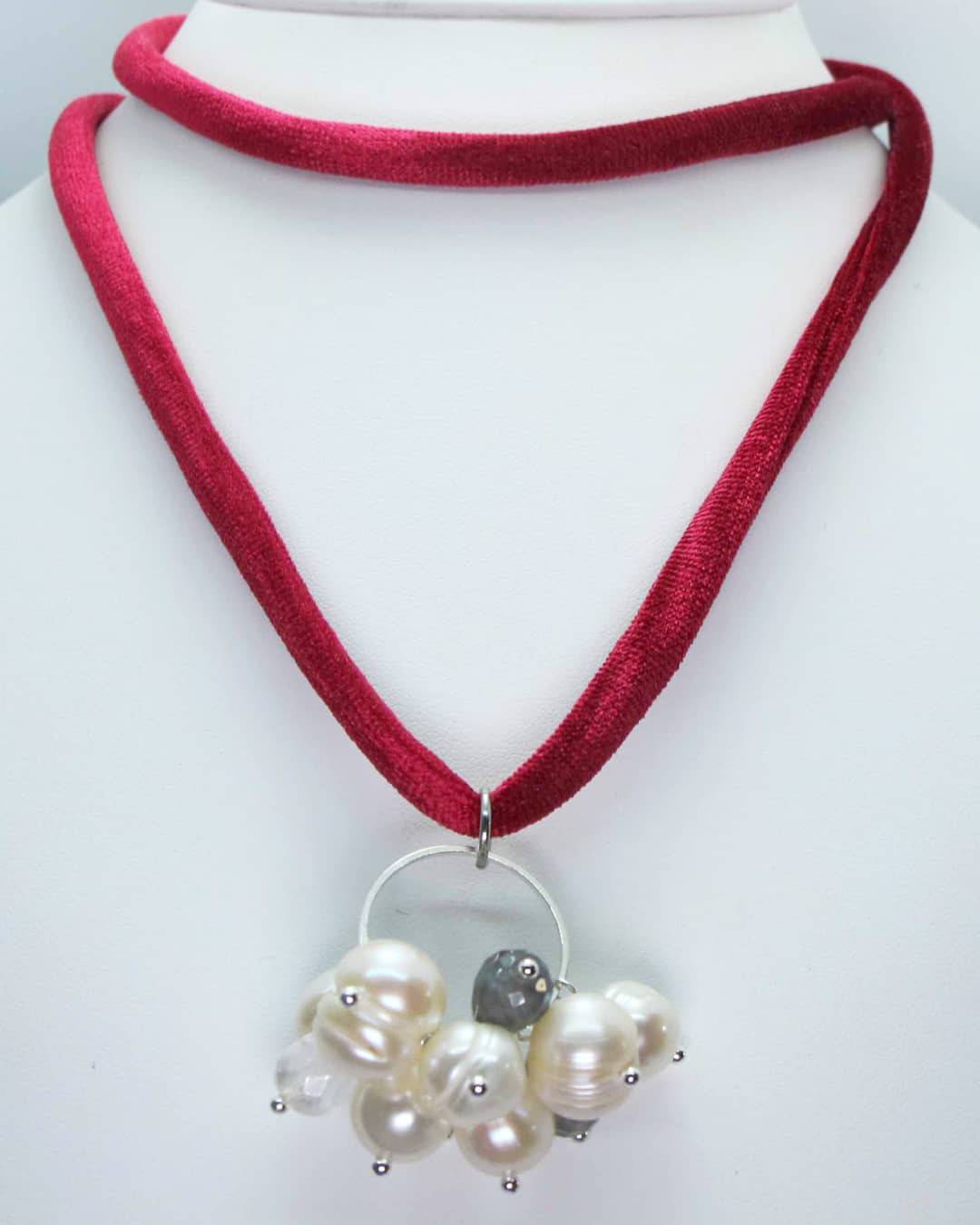 Red velvet necklace with baroque pearls and grey quartz