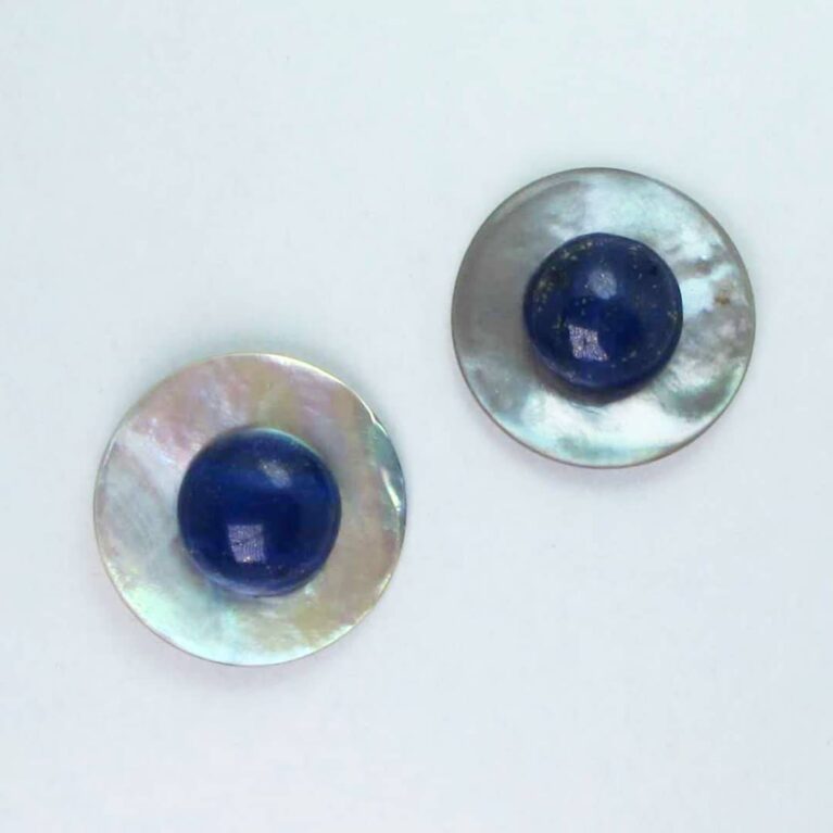 Earrings with Tahiti mother of pearl and cabochon lapis lazuli