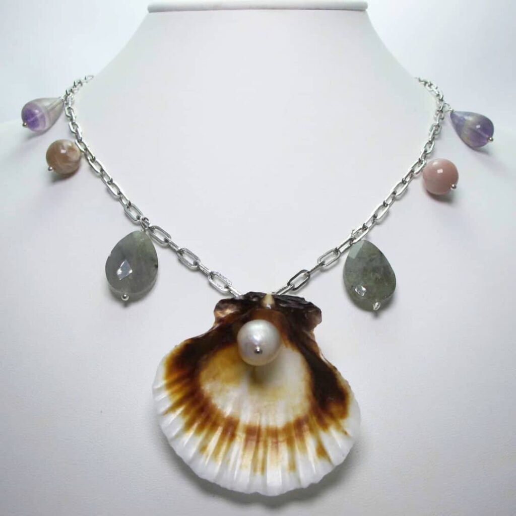 Necklace with shell, baroque pearl, labradorite, moonstone and fluorite
