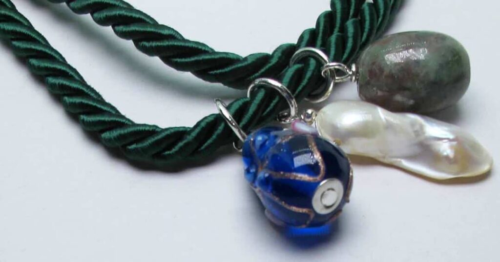 Green silk necklace with jasper, baroque pearl and Murano glass