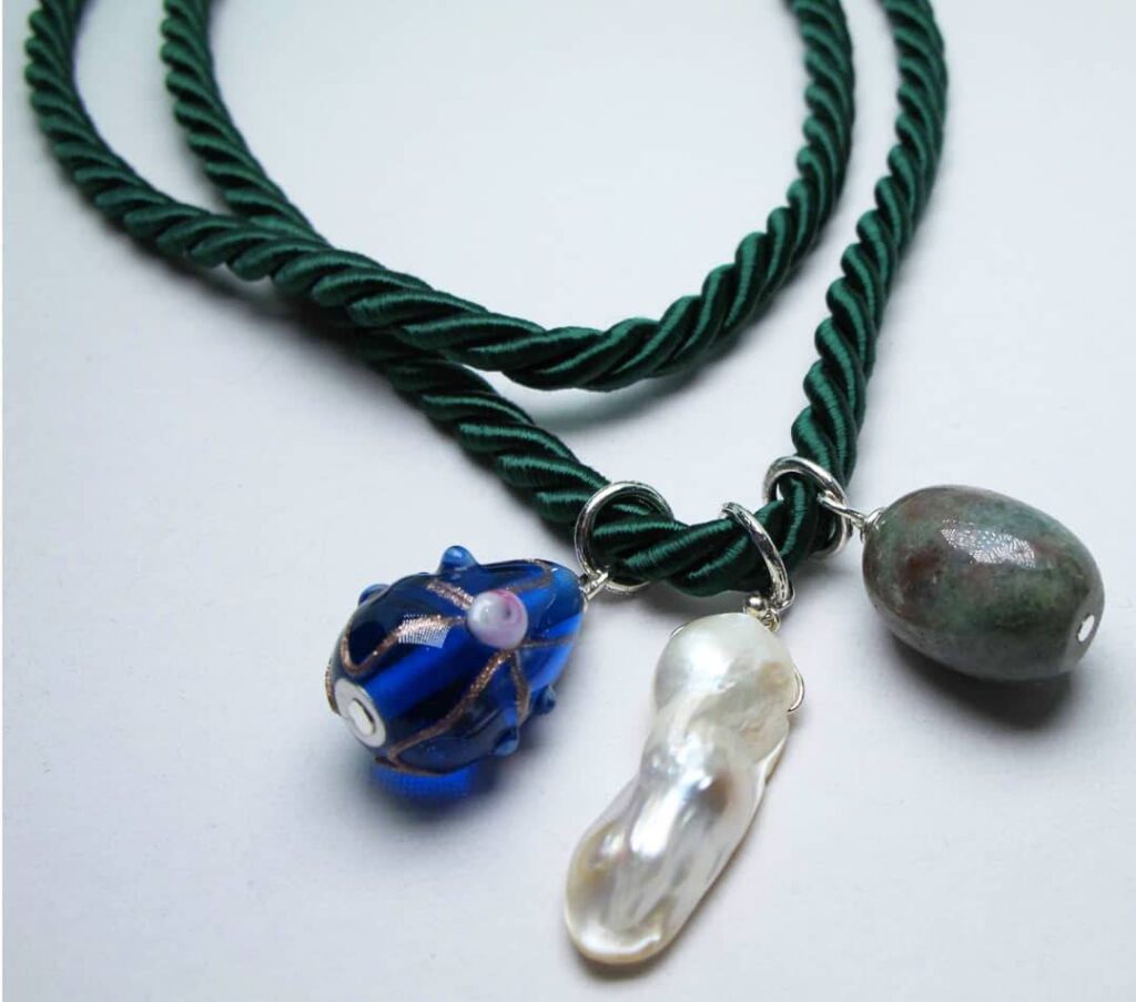 Green silk necklace with jasper, baroque pearl and Murano glass