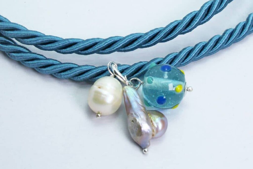Blue avion silk necklace with baroque pearls and Murano glass