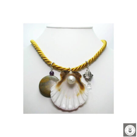 Collana in seta oro con conchiglia, perla barocca, diaspro, ametista e cristallo Swarovski