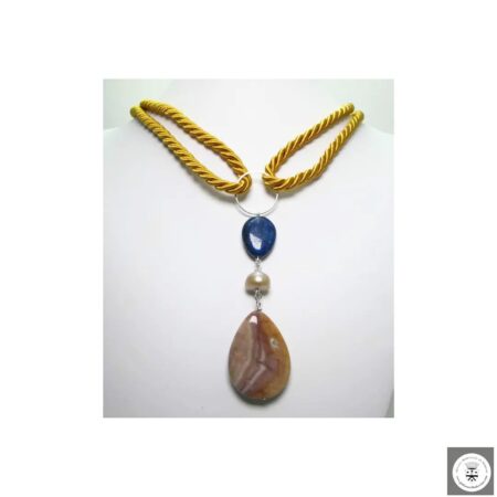 Collana in seta oro con diaspro, perla barocca e lapislazzulo