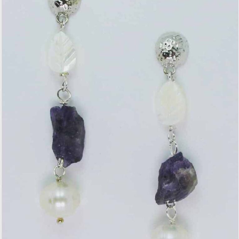 Earrings with pearls, rough amethyst and mother of pearl