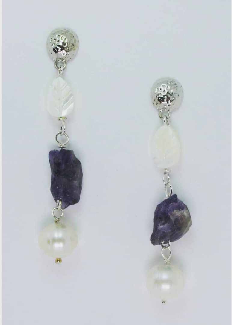 Earrings with pearls, rough amethyst and mother of pearl