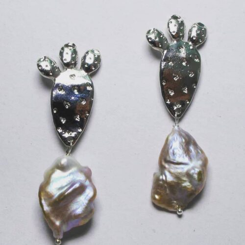 Shovel of the prickly pear earrings with big keshi pearls