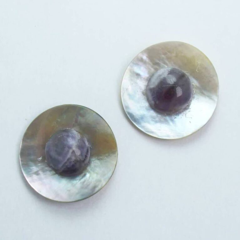 Earrings with Tahiti mother of pearl and amethyst cabochon