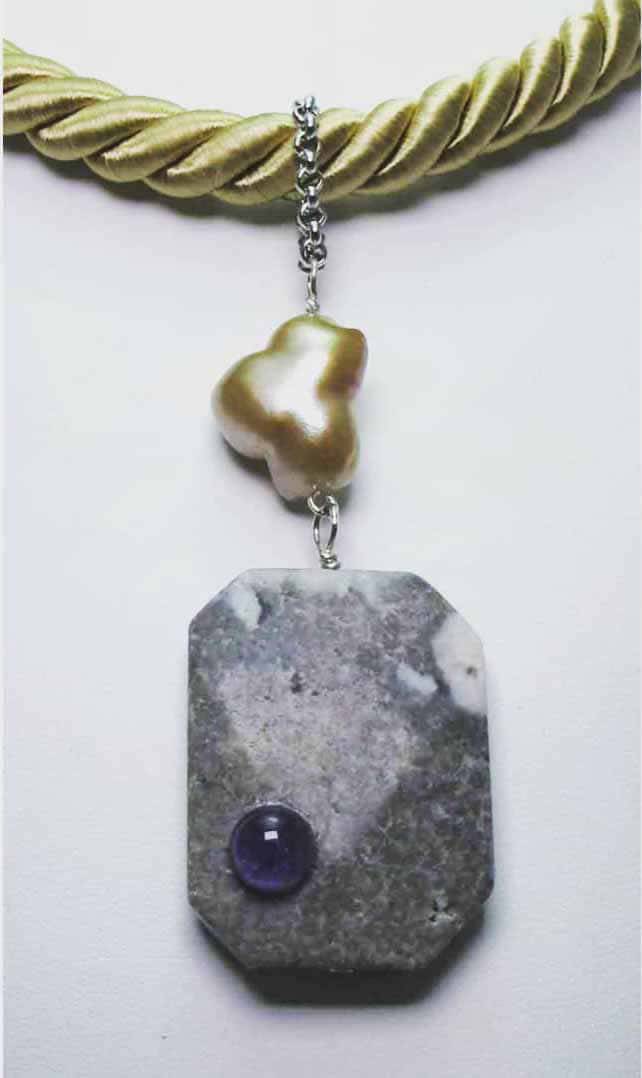 Golden silk necklace with grey jasper, baroque pearl and amethyst