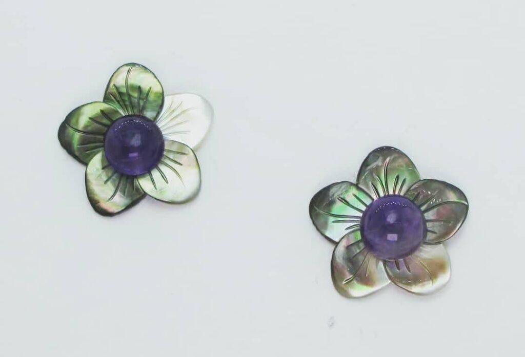 Flower earrings with black carved Tahiti mother of pearl and amethyst cabochon