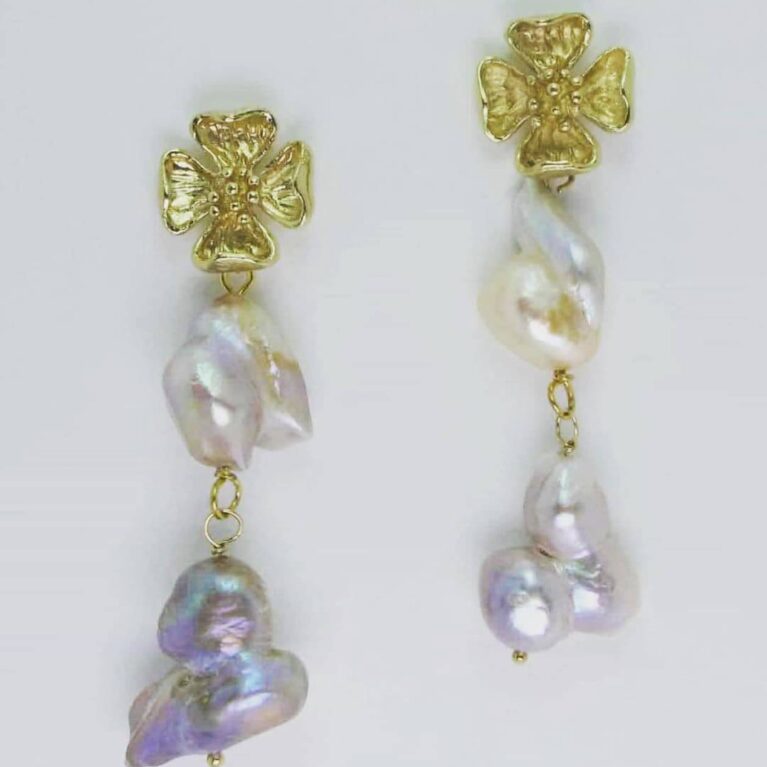 Golden flower earrings with baroque pearls