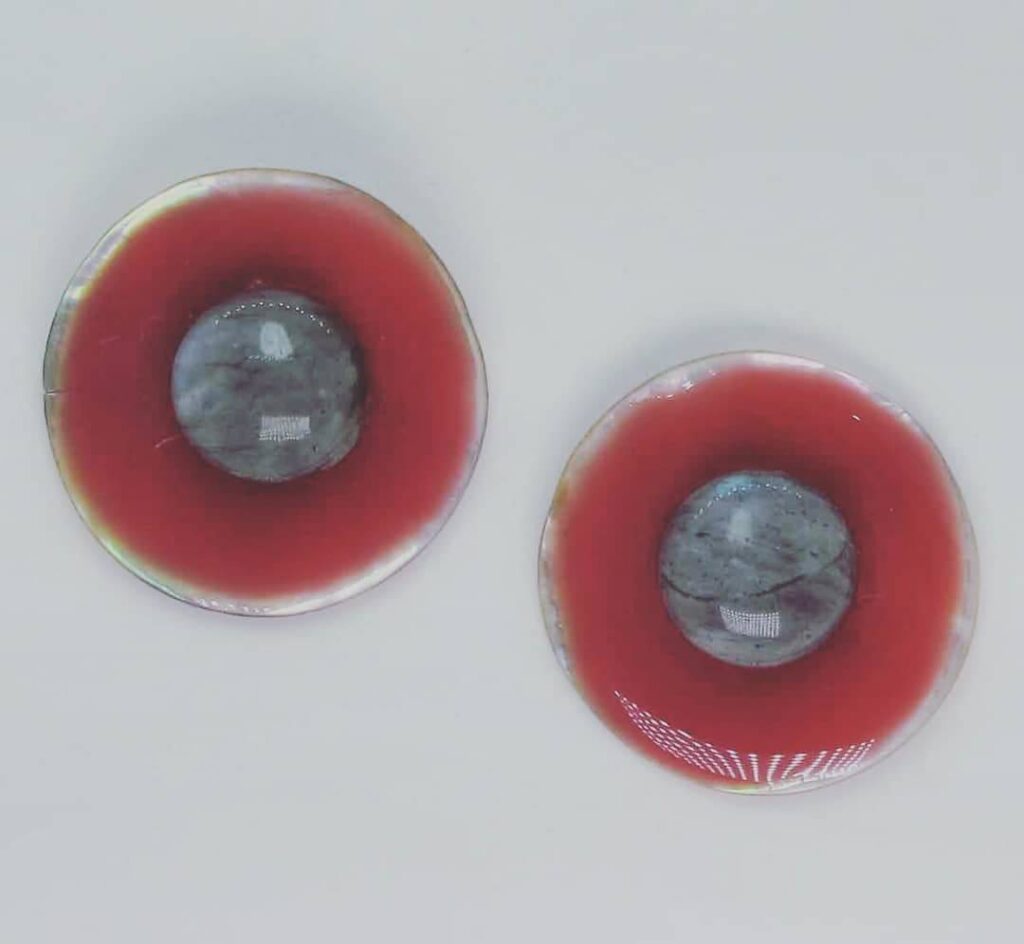 Earrings with pink enamelled Tahiti mother of pearl and labradorite