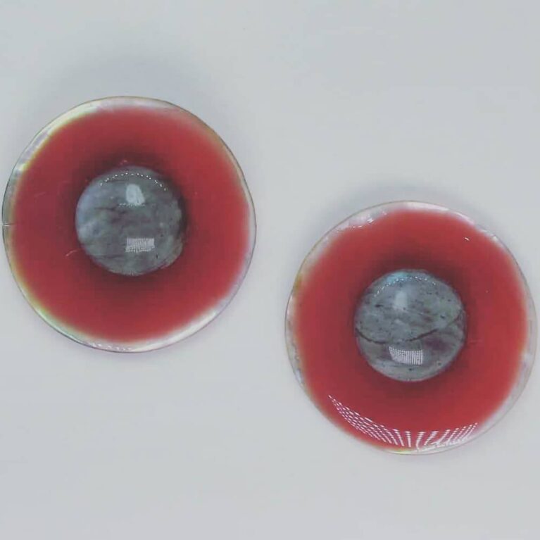 Earrings with pink enamelled Tahiti mother of pearl and labradorite