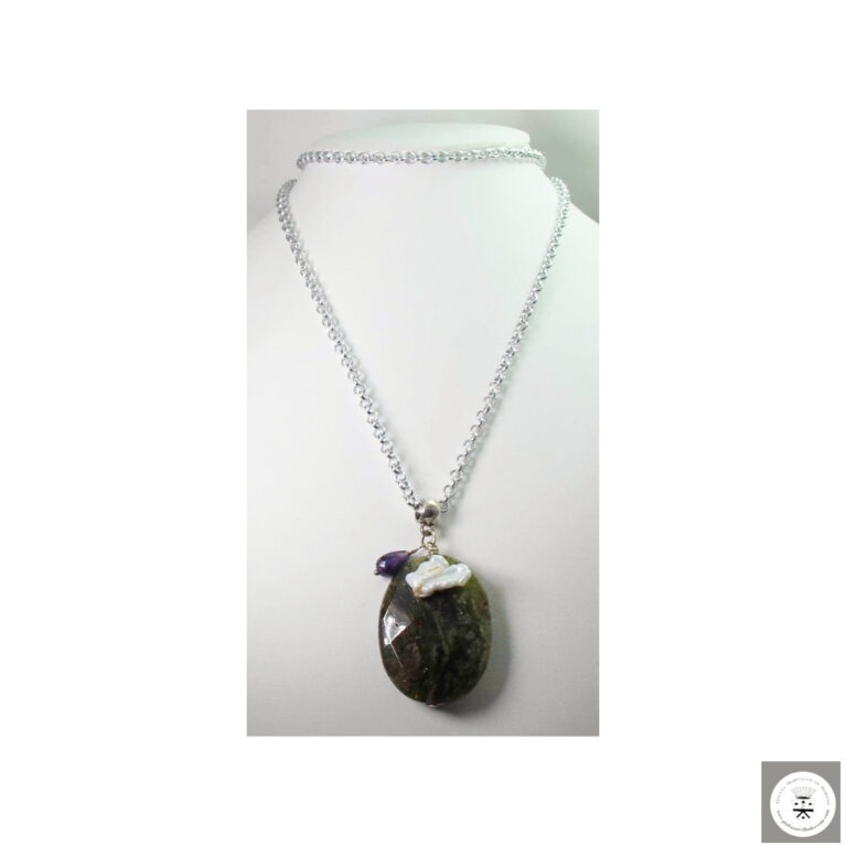 Collana lunga con peridoto, perla keshi e ametista