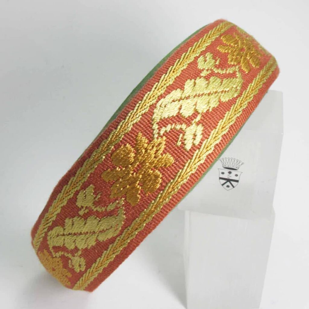 Green cotton hairband with dark orange passamenterie