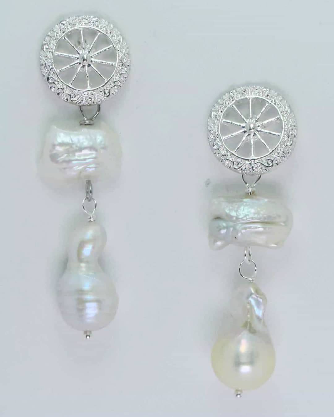 Earrings with baroque and keshi pearls