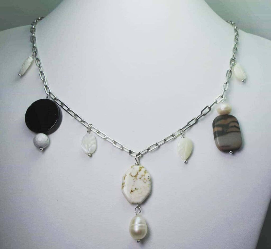 Chain necklace with jasper, howlite, onyx, mother of pearl and freshwater pearls