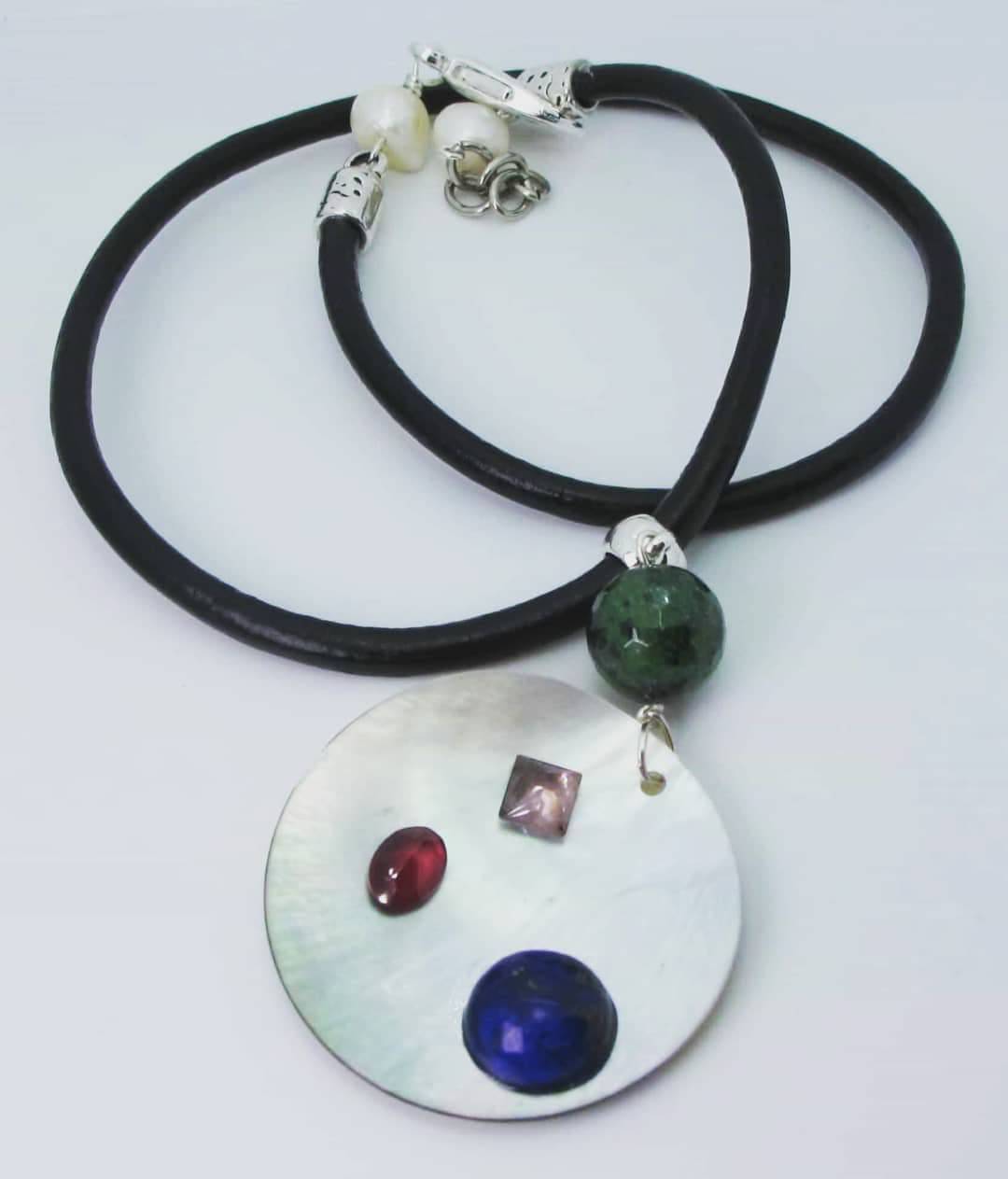 Black leather necklace with Tahiti mother of pearl, rubyzoisite, lapis lazuli and Swarovski crystal