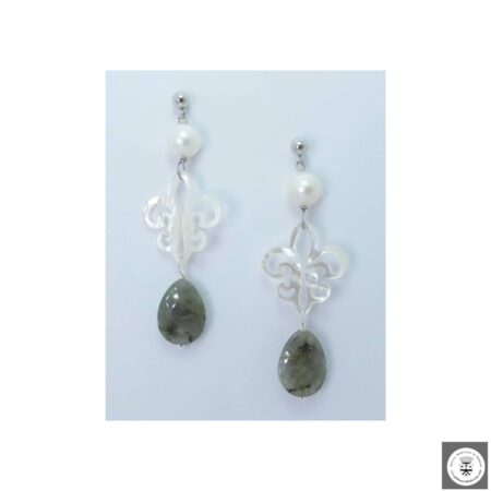 Orecchini in argento con perle, Giglio Fiorentino di madreperla incisa e labradorite