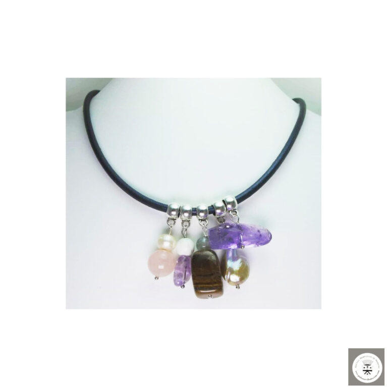 Collana in pelle blue con occhio di tigre, acquamarina, ametista, howlite, quarzo rosa, ametrino, perle barocche