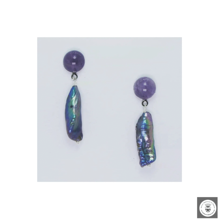 Orecchini con ametista cabochon e perle keshi grigie