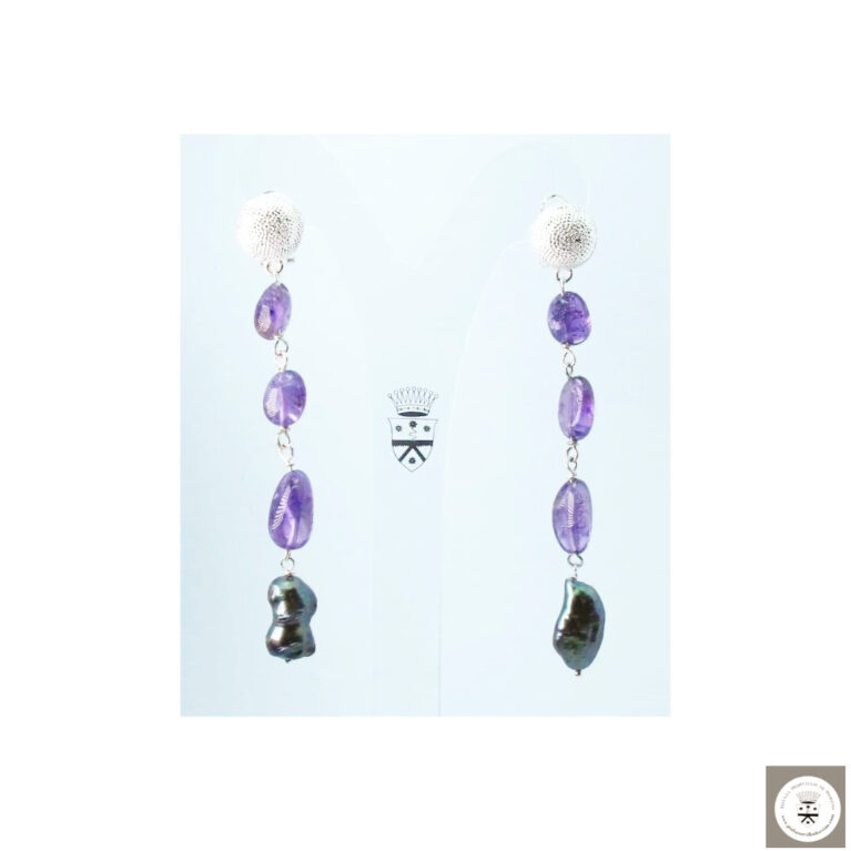 Orecchini in ottone rodiato con ametiste e perle keshi grigie