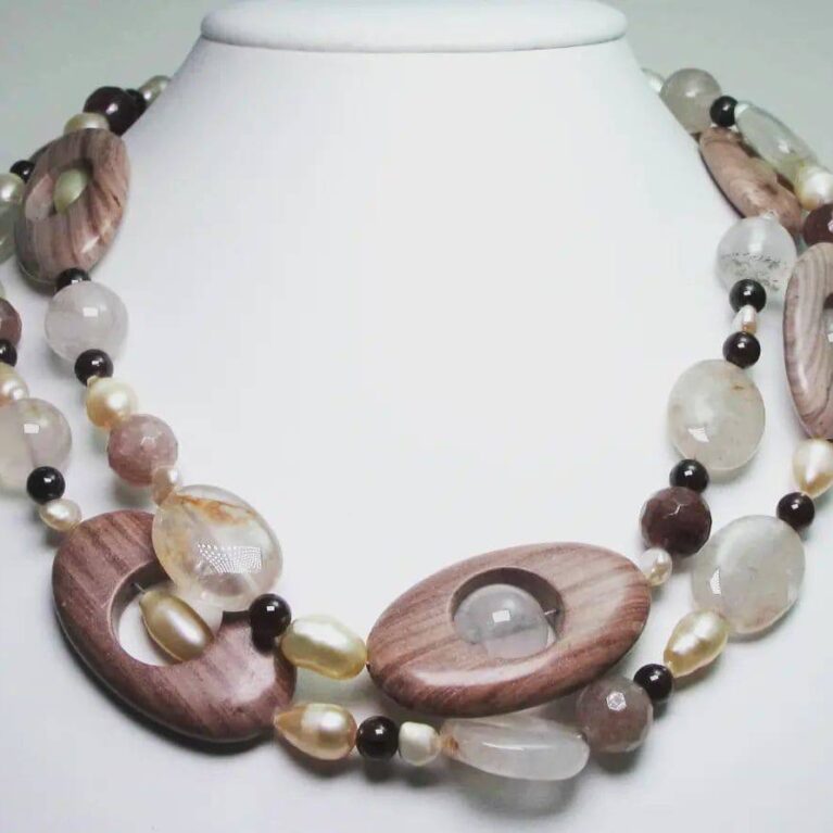 Two strands necklace with pink pearls, jasper, garnet, strawberry and pink quartz