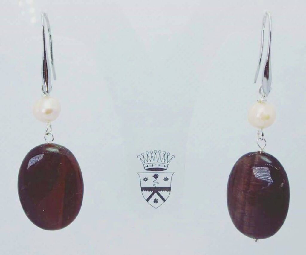 Earrings with bull's eye and pearls