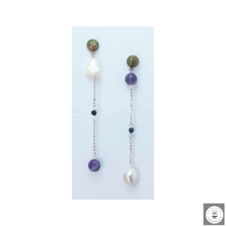 Orecchini lunghi con unakite cabochon, ametista, perle barocche e lapislazzuli