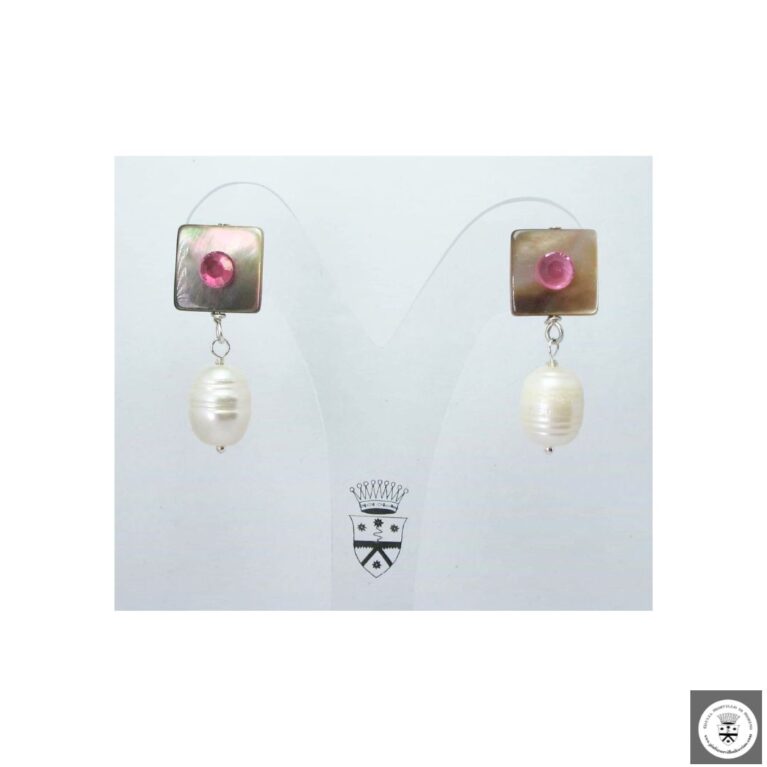 Orecchini con madreperla Tahiti con cristalli swarovski e perle di fiume barocche