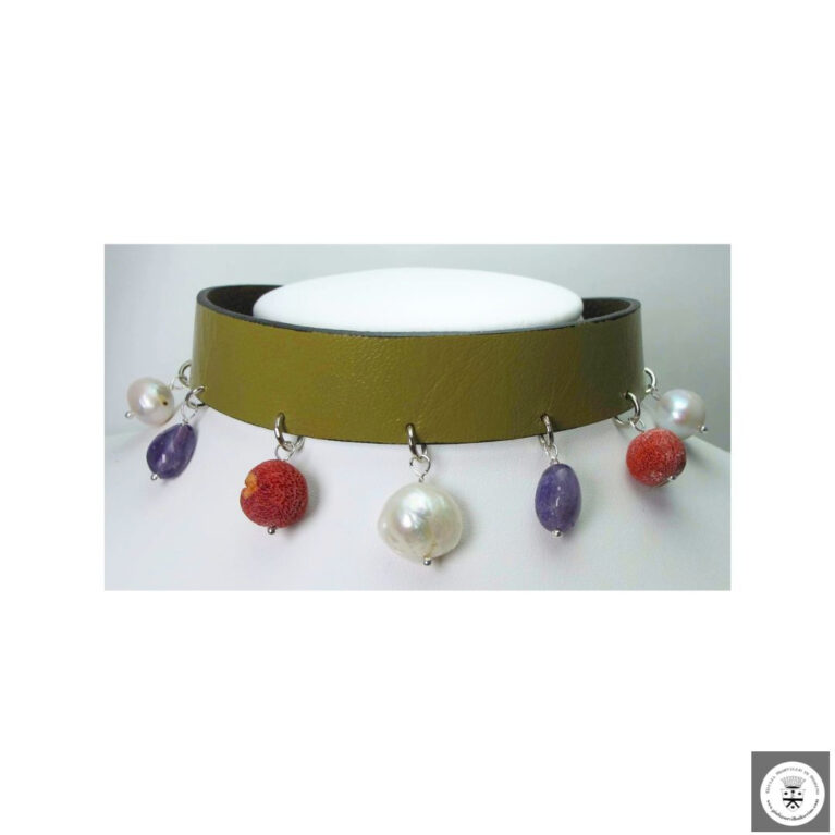 Girocollo e bracciale double face in pelle con madrepora di corallo, ametista e perle
