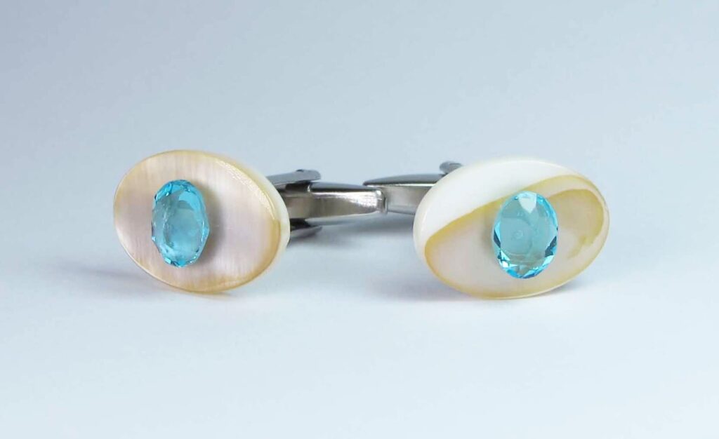 Oval mother of pearl cufflinks with Swarovski crystal