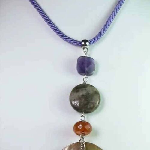 Lilac silk necklace with Tahiti mother of pearl, carnelian, brown labradorite and amethyst
