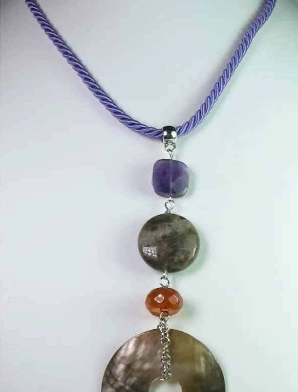 Lilac silk necklace with Tahiti mother of pearl, carnelian, brown labradorite and amethyst