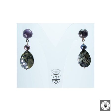 Orecchini con ametista cabochon, perle peacock e diaspro Kambaba