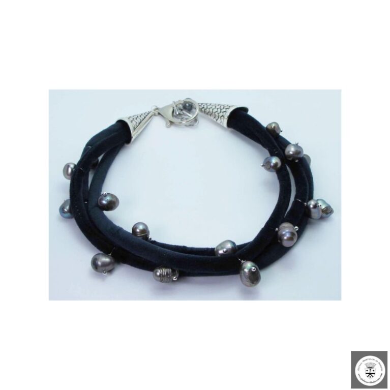 Collana multifilo in velluto blu con perle barocche grigie