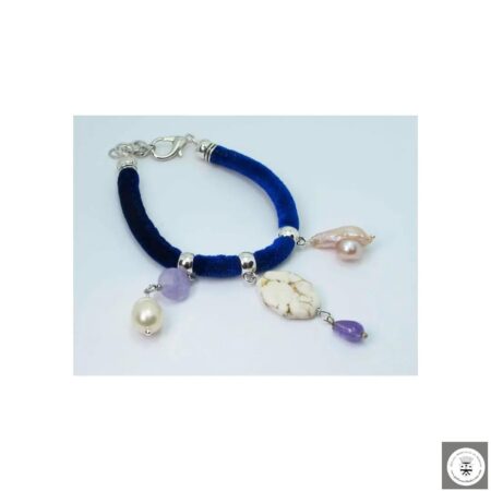 Bracciale in velluto blu elettrico con perle barocche, diaspro e ametista